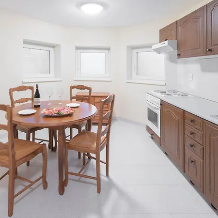 Karolina كافليتشكوف برود